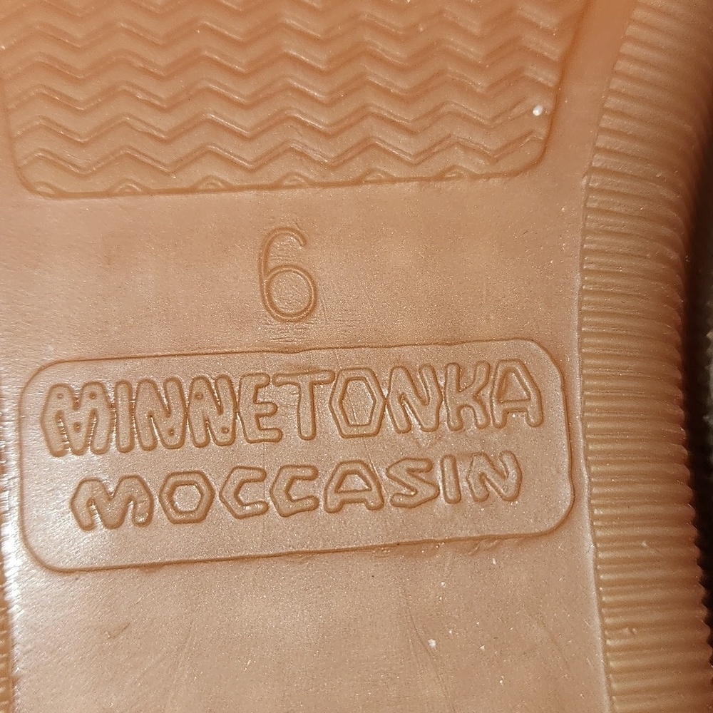 Minnetonka Women's Light Brown/Tan Moccasins Sz 6 - Picture 3 of 6